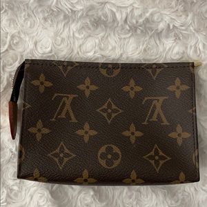 Louis Vuitton Toiletry 15 pouch